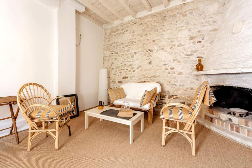 Jolie Maison De Rénovée à 50m Des Arènes Hébergement de vacances *